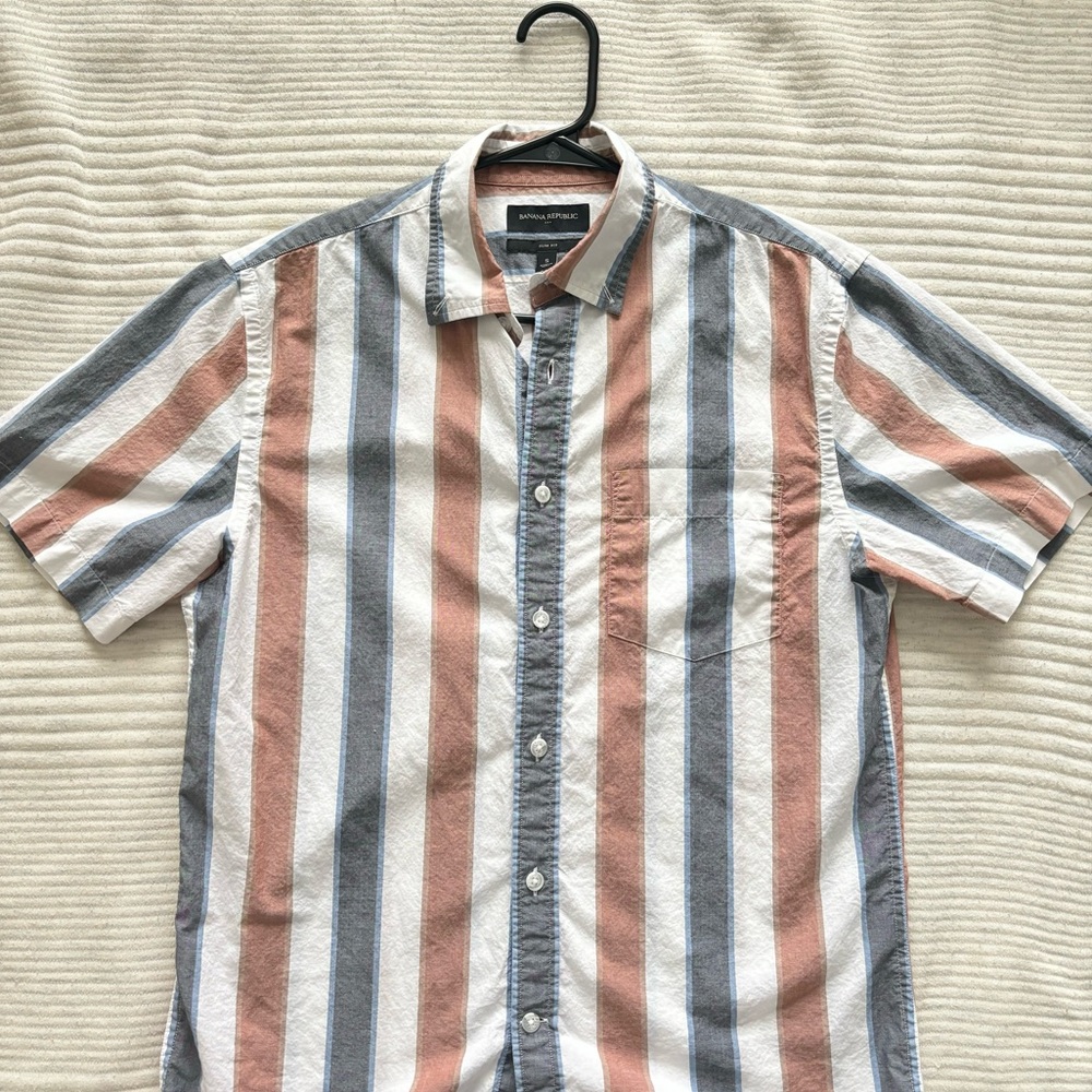 Banana Republic Short Sleeve Beach Button Up